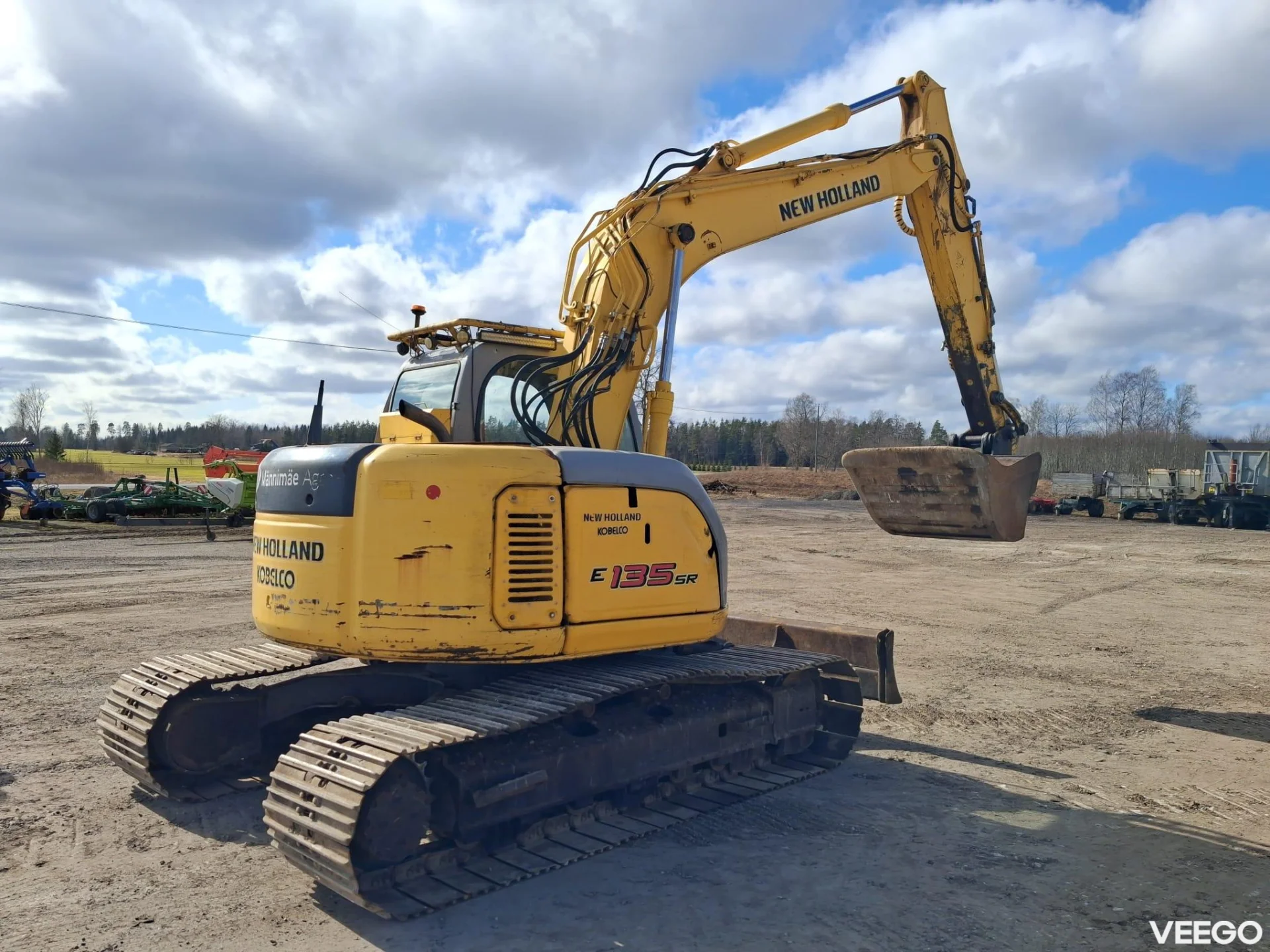 New Holland E135SR kW