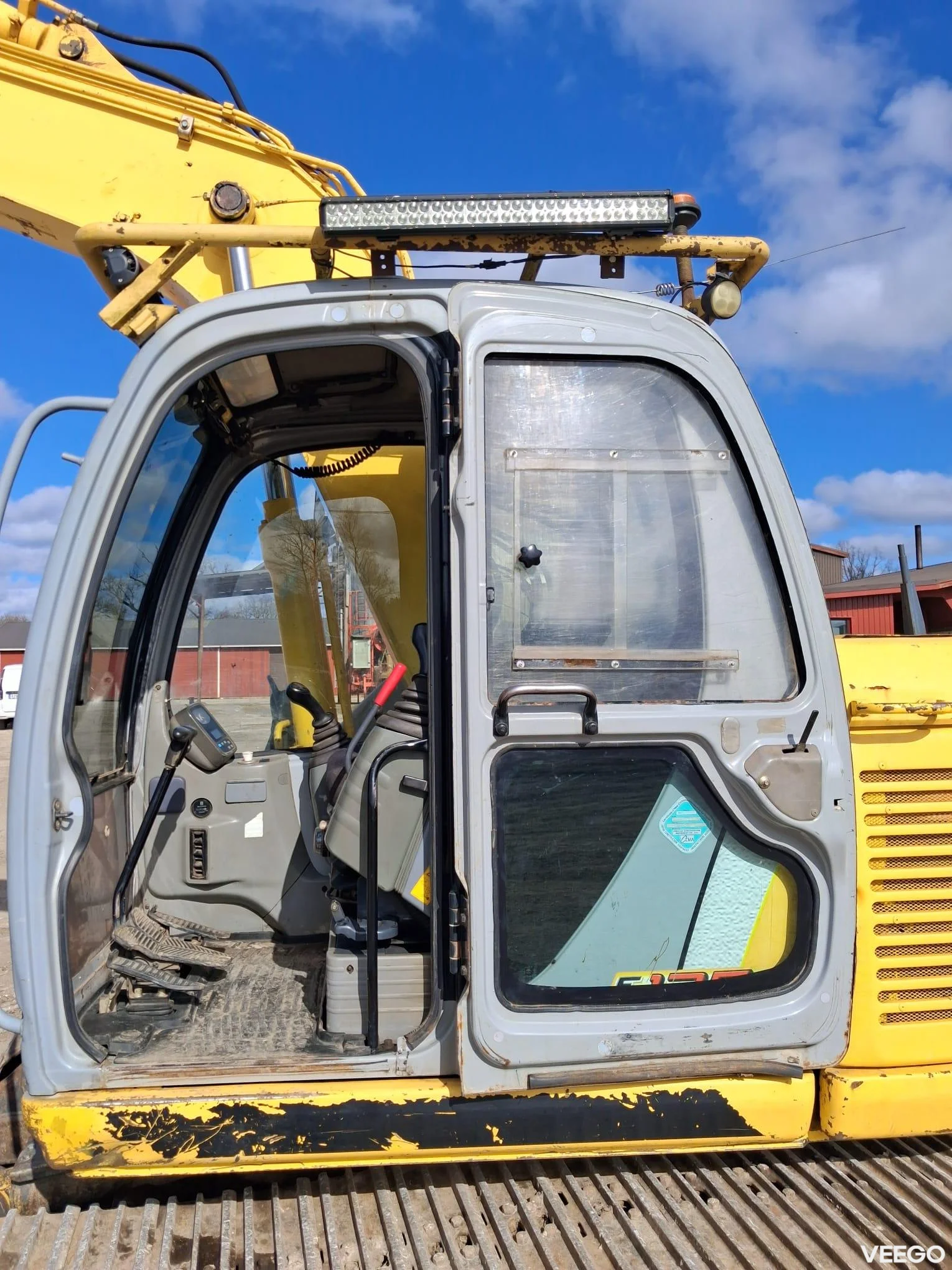 New Holland E135SR kW