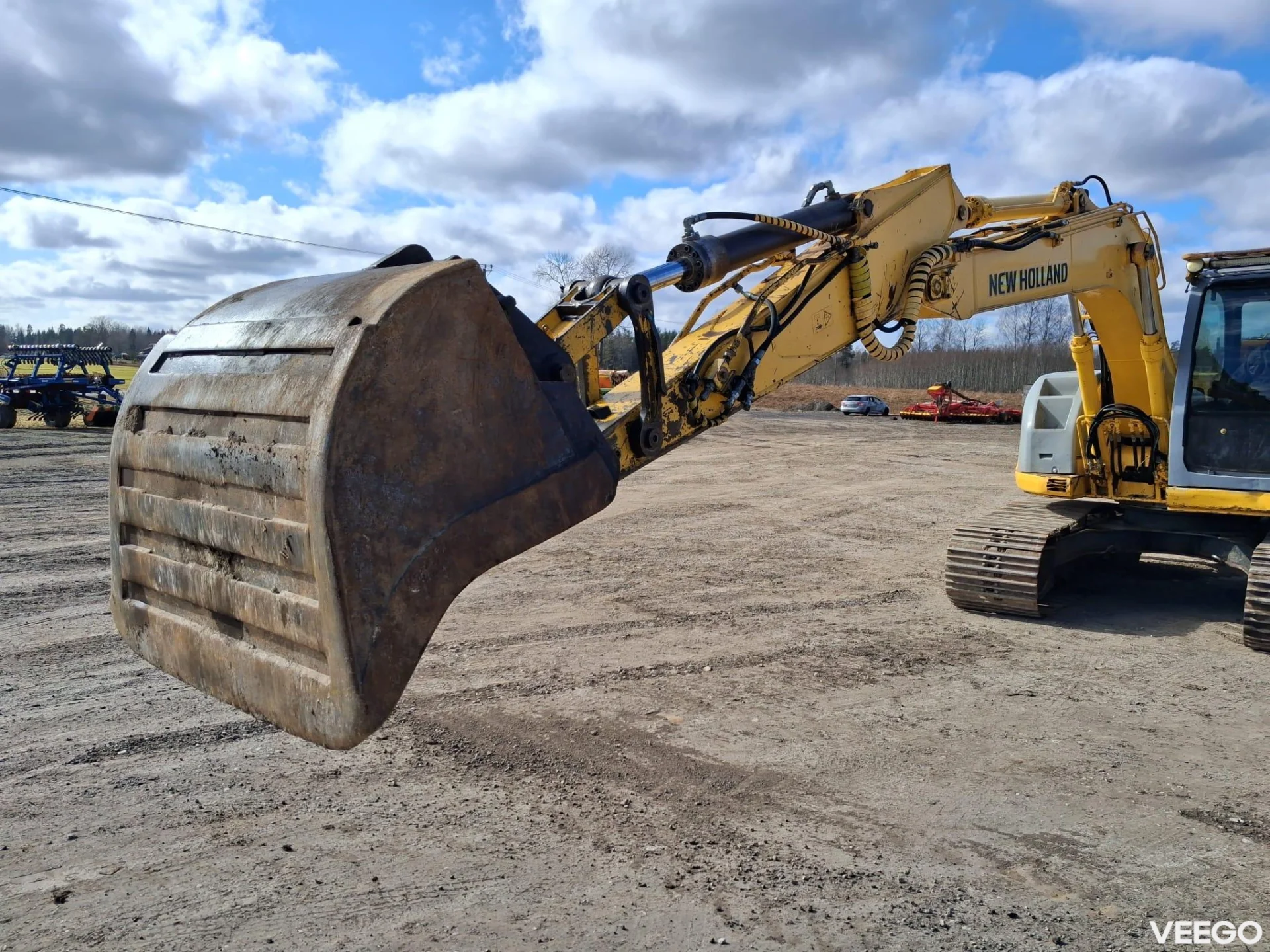 New Holland E135SR kW