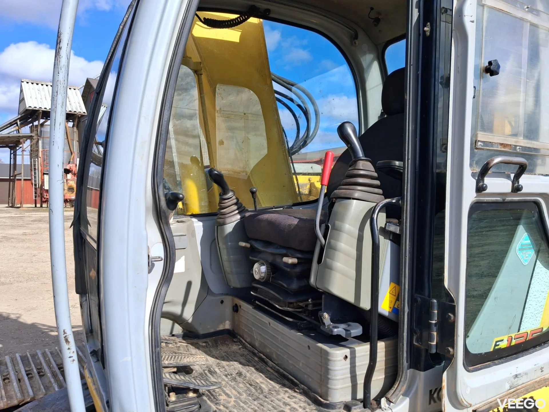 New Holland E135SR kW
