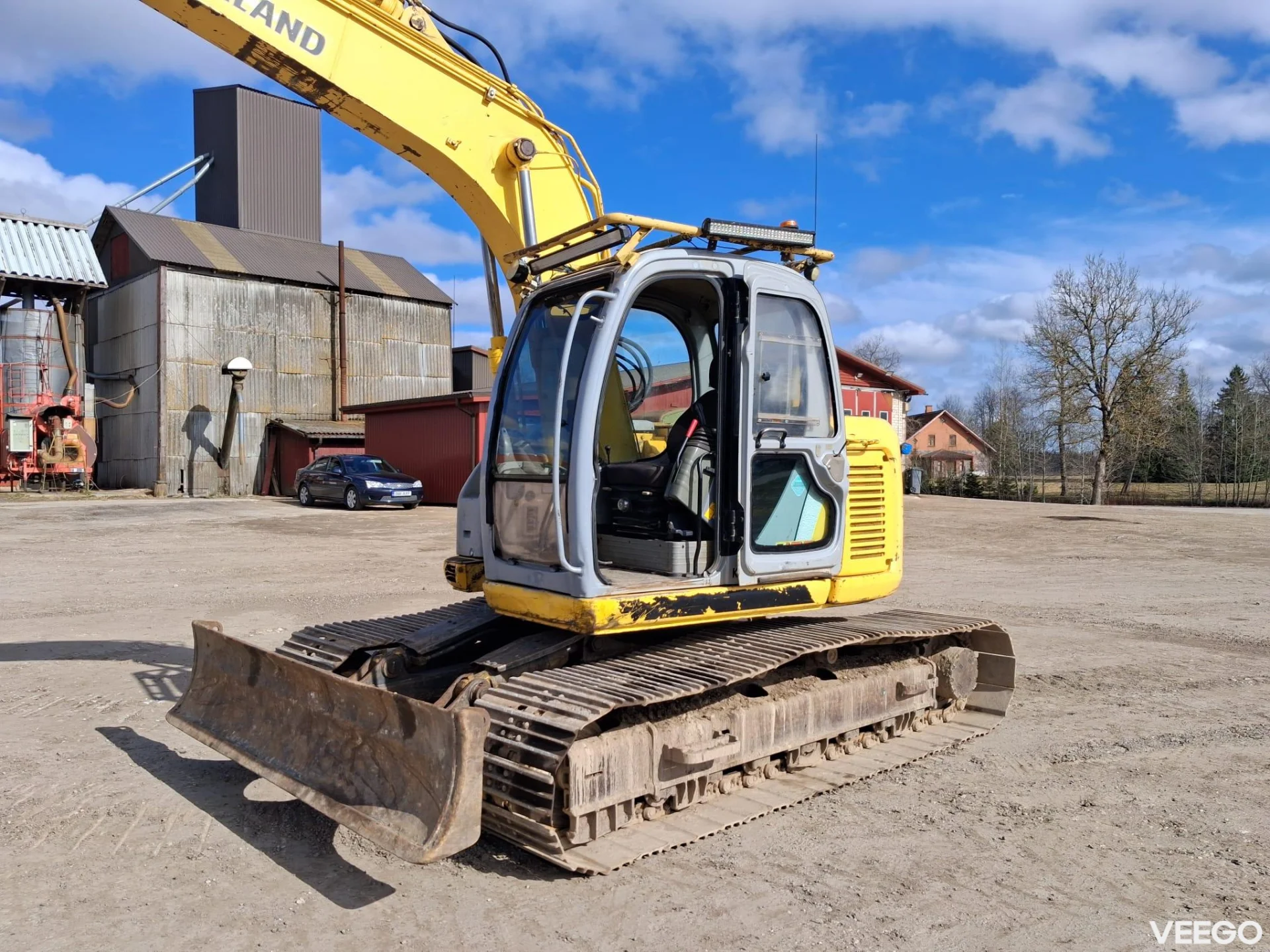 New Holland E135SR kW