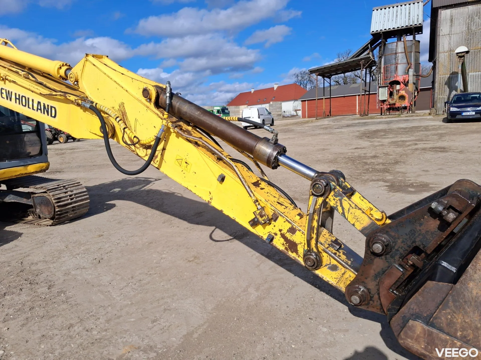 New Holland E135SR kW