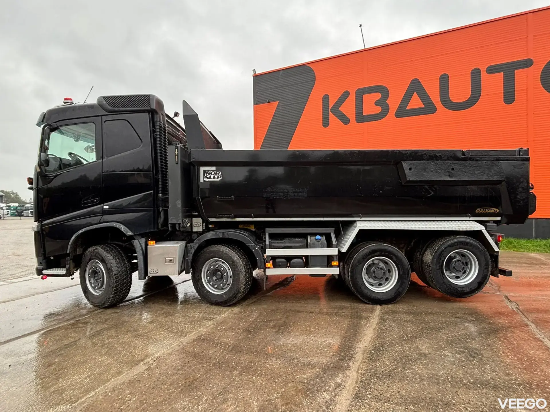 Volvo FH 540 8x4 RETARDER / TANDEM AXLE LIFT / BOX L=5649 mm 405kW