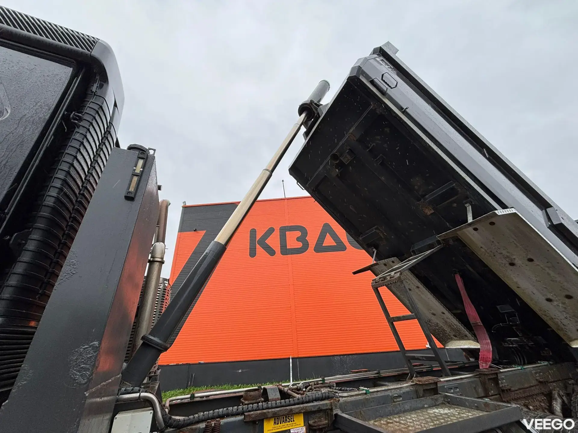 Volvo FH 540 8x4 RETARDER / TANDEM AXLE LIFT / BOX L=5649 mm 405kW