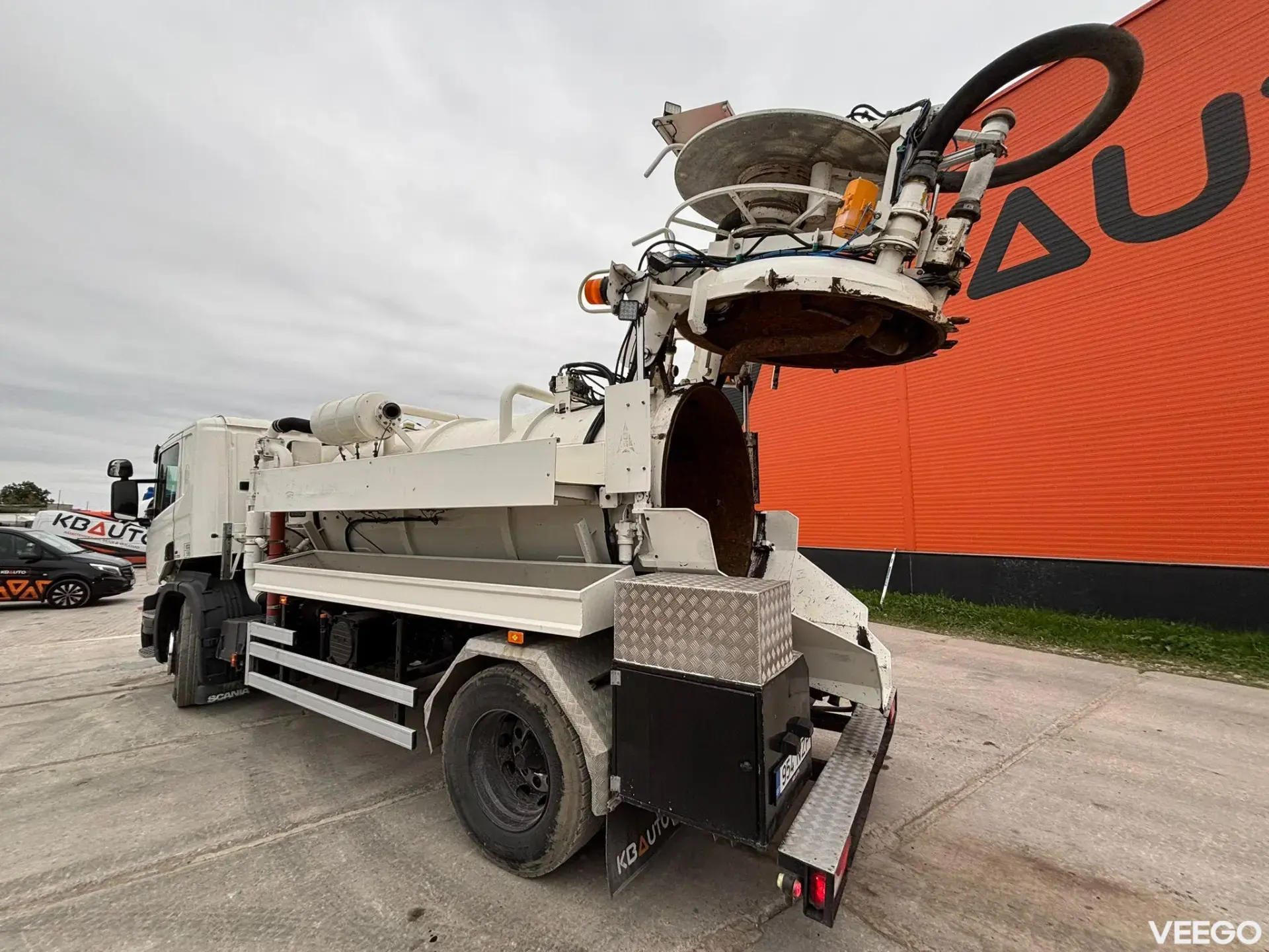 SCANIA P270 J. Hvidtved Larsen tank 7000 I / vacuum Gardner Denver / pressure URACA 200 bar / 104 l/min - year 2016 198kW
