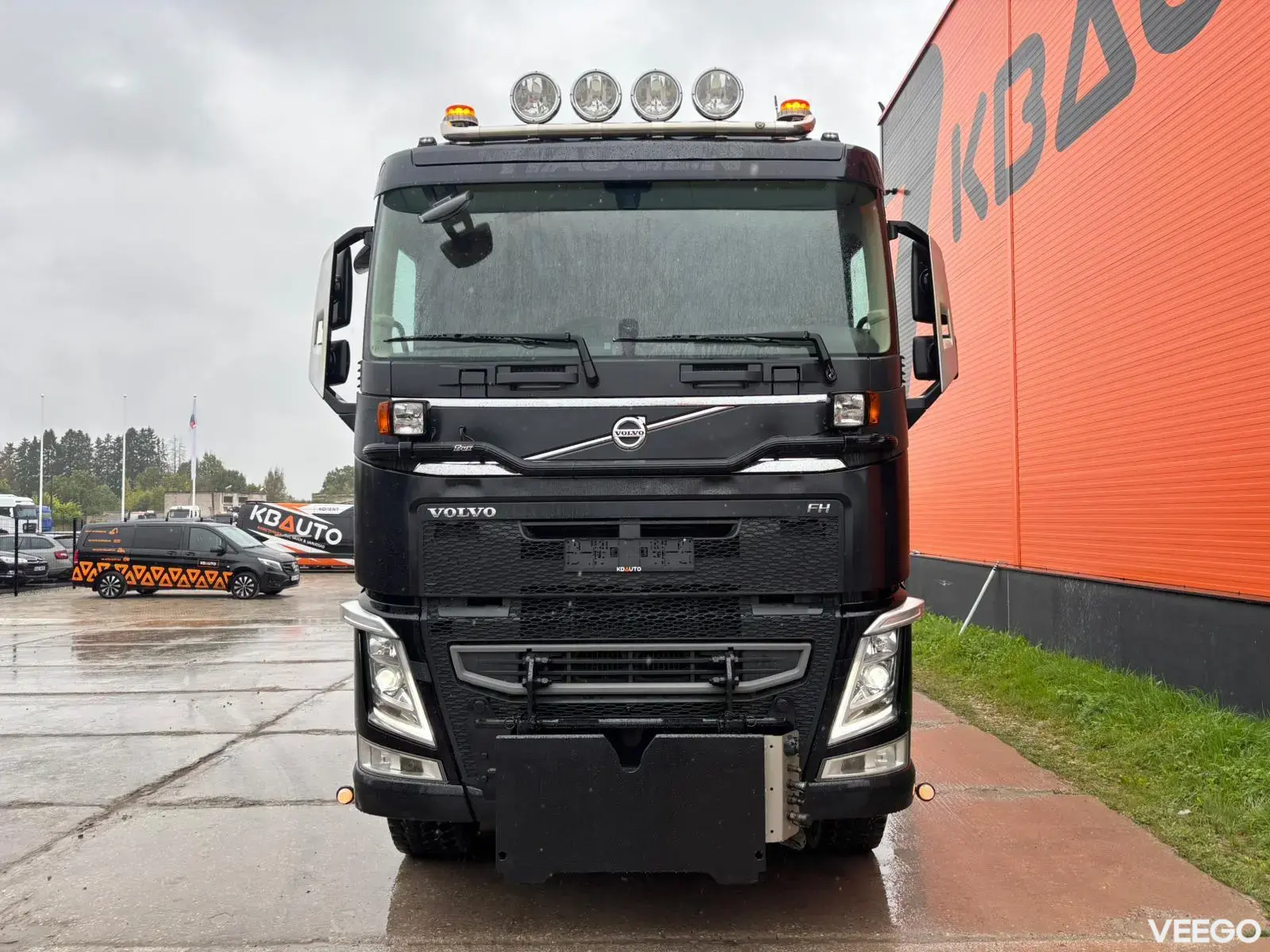Volvo FH 540 8x4 RETARDER / TANDEM AXLE LIFT / BOX L=5649 mm 405kW