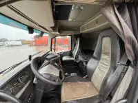Volvo FH 540 8x4 RETARDER / TANDEM AXLE LIFT / BOX L=5649 mm 405kW thumbnail
