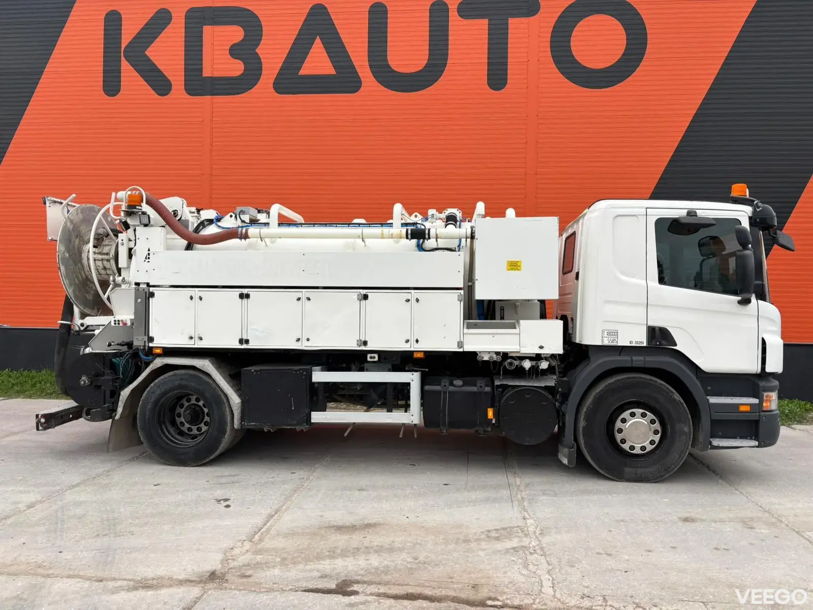 SCANIA P270 J. Hvidtved Larsen tank 7000 I / vacuum Gardner Denver / pressure URACA 200 bar / 104 l/min - year 2016 198kW