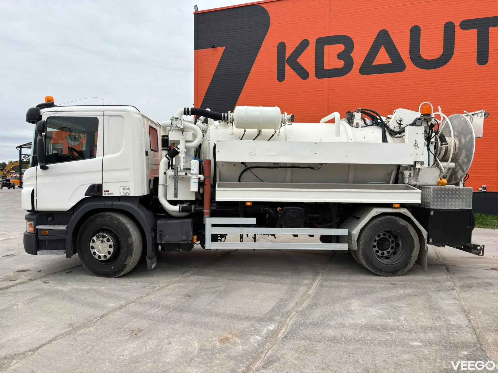 SCANIA P270 J. Hvidtved Larsen tank 7000 I / vacuum Gardner Denver / pressure URACA 200 bar / 104 l/min - year 2016 198kW