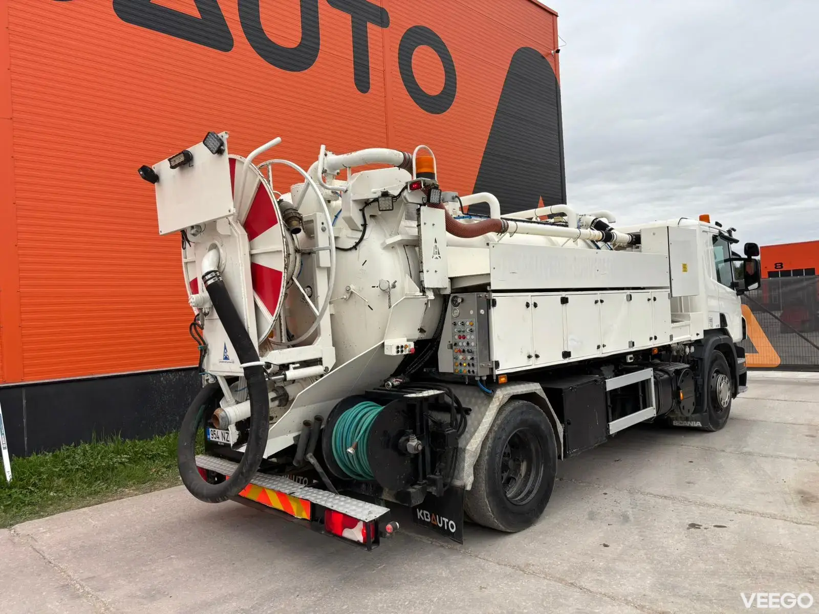 SCANIA P270 J. Hvidtved Larsen tank 7000 I / vacuum Gardner Denver / pressure URACA 200 bar / 104 l/min - year 2016 198kW