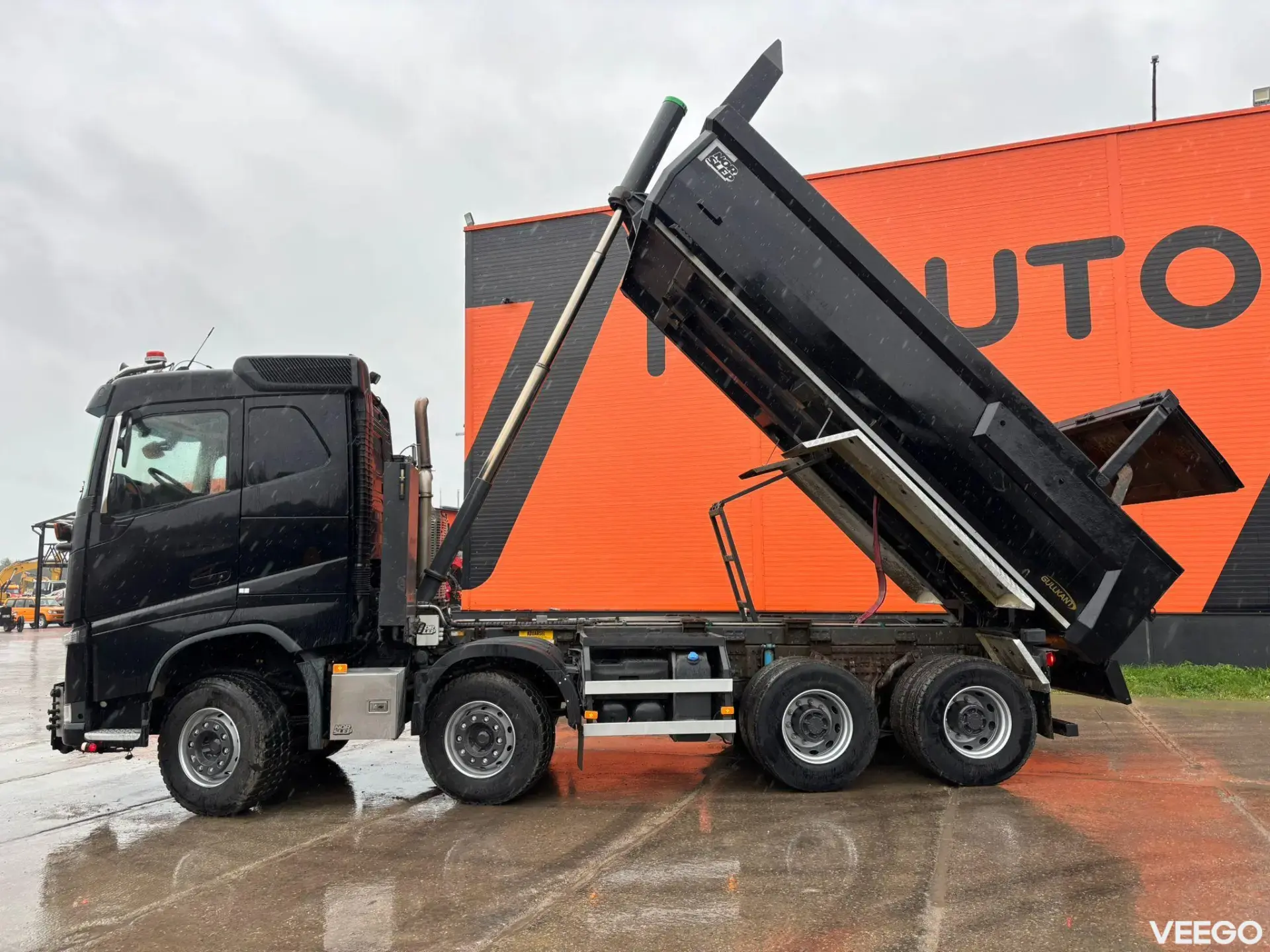 Volvo FH 540 8x4 RETARDER / TANDEM AXLE LIFT / BOX L=5649 mm 405kW