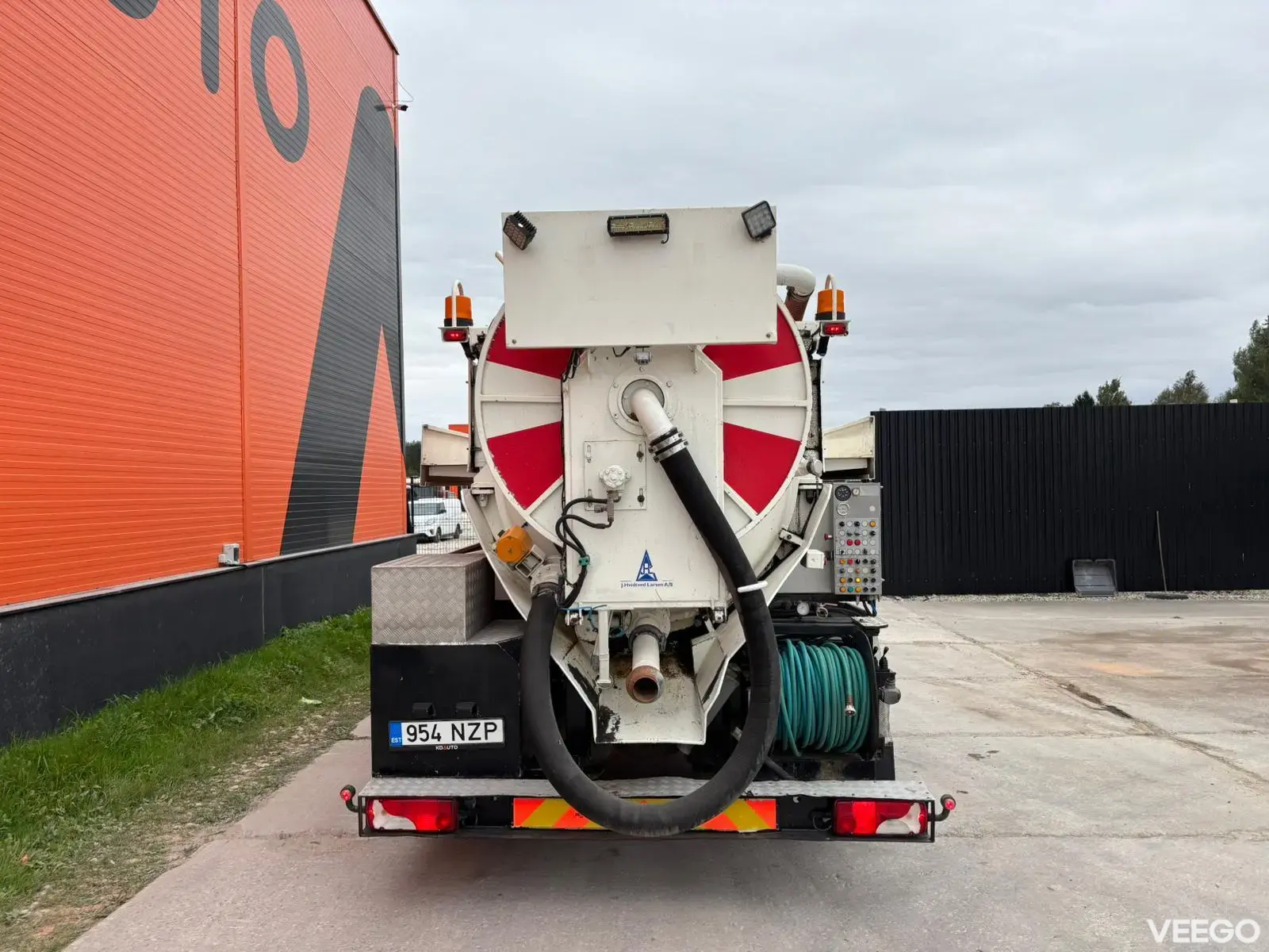SCANIA P270 J. Hvidtved Larsen tank 7000 I / vacuum Gardner Denver / pressure URACA 200 bar / 104 l/min - year 2016 198kW