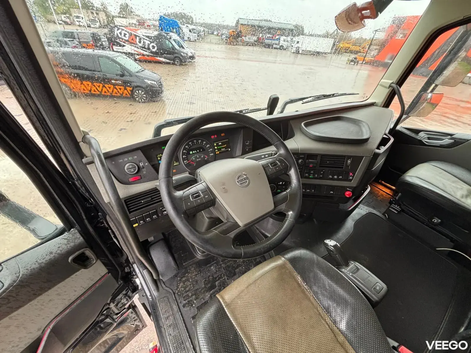 Volvo FH 540 8x4 RETARDER / TANDEM AXLE LIFT / BOX L=5649 mm 405kW