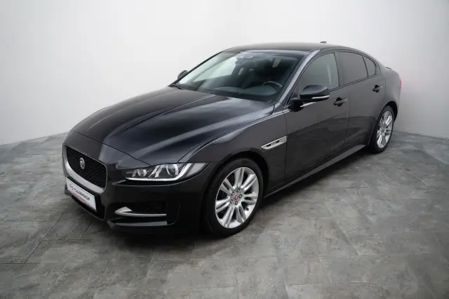 Image of Jaguar XE R-Sport AWD 2.0 132kW