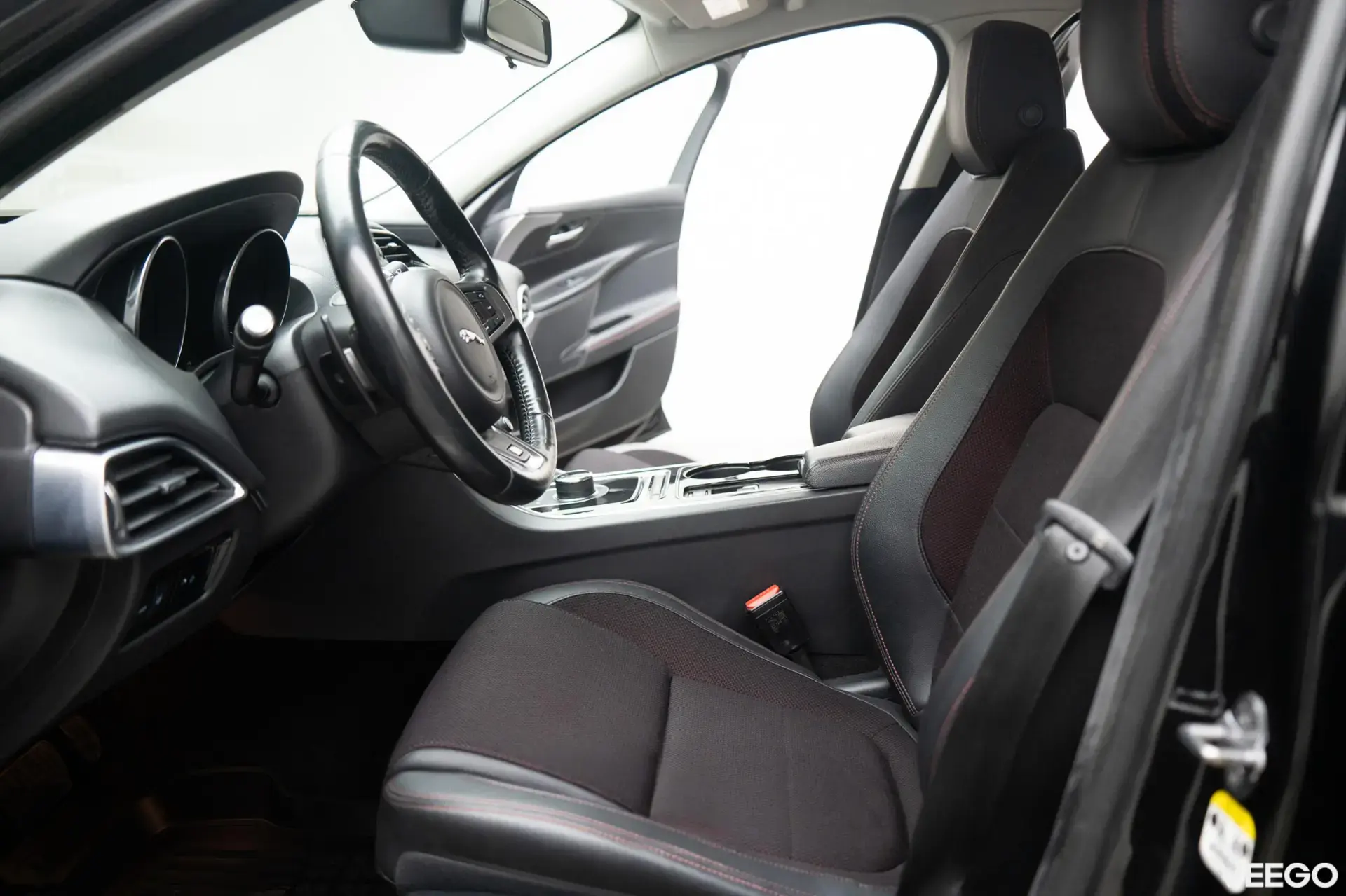 Jaguar XE R-Sport AWD 2.0 132kW