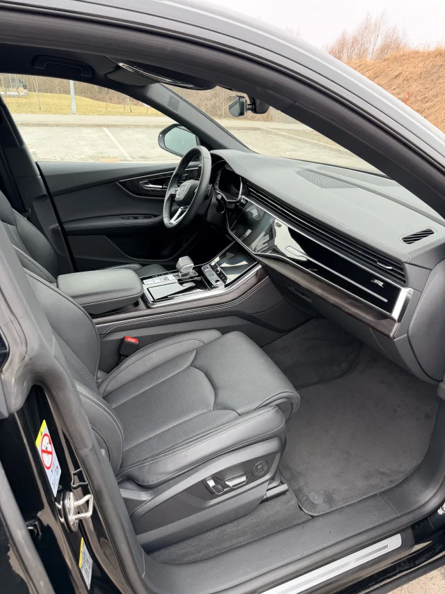 Image of Audi Q8 Black Plus Facelift 3.0 210kW