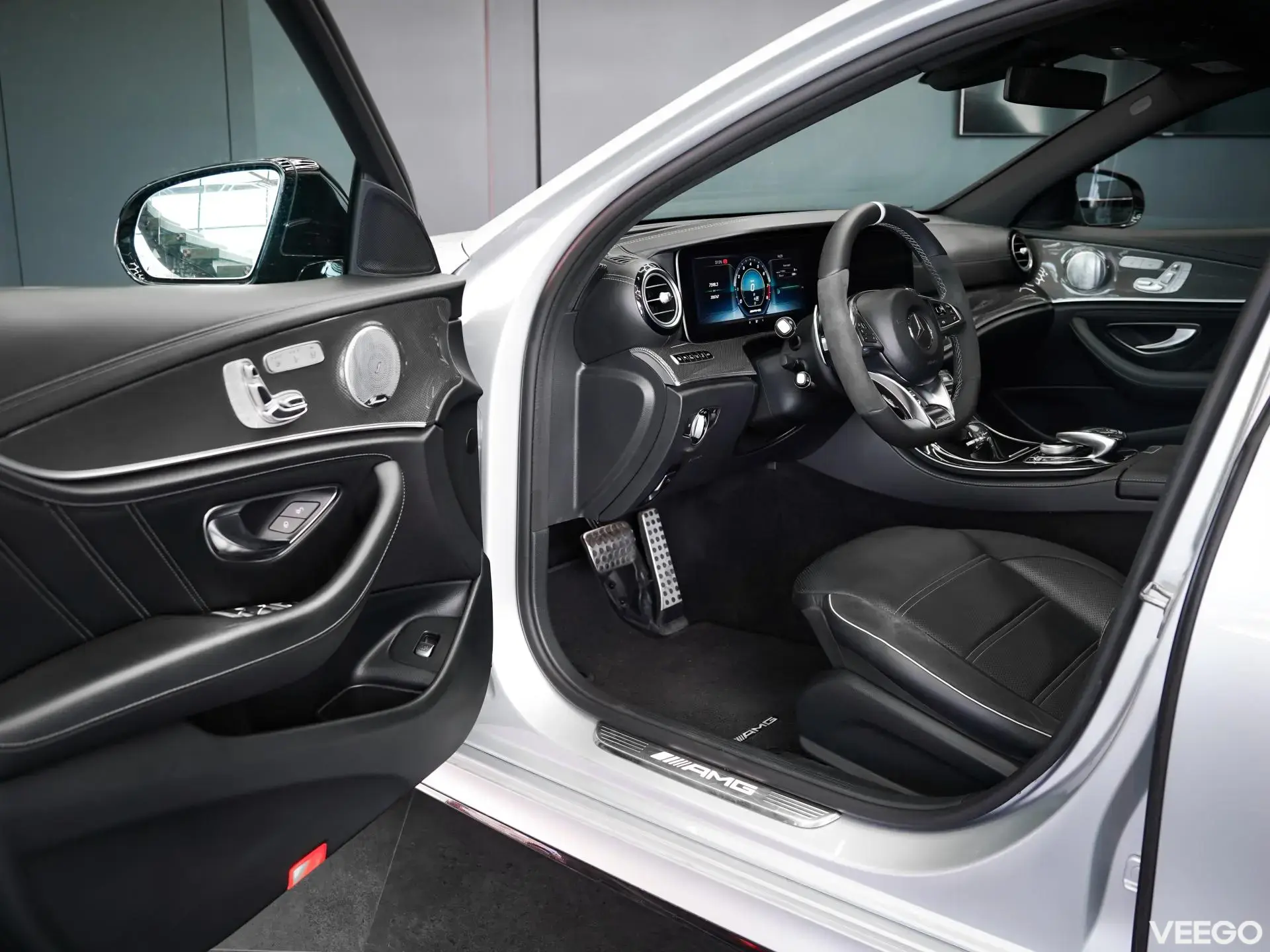 Mercedes-Benz E63 AMG 4.0 450kW