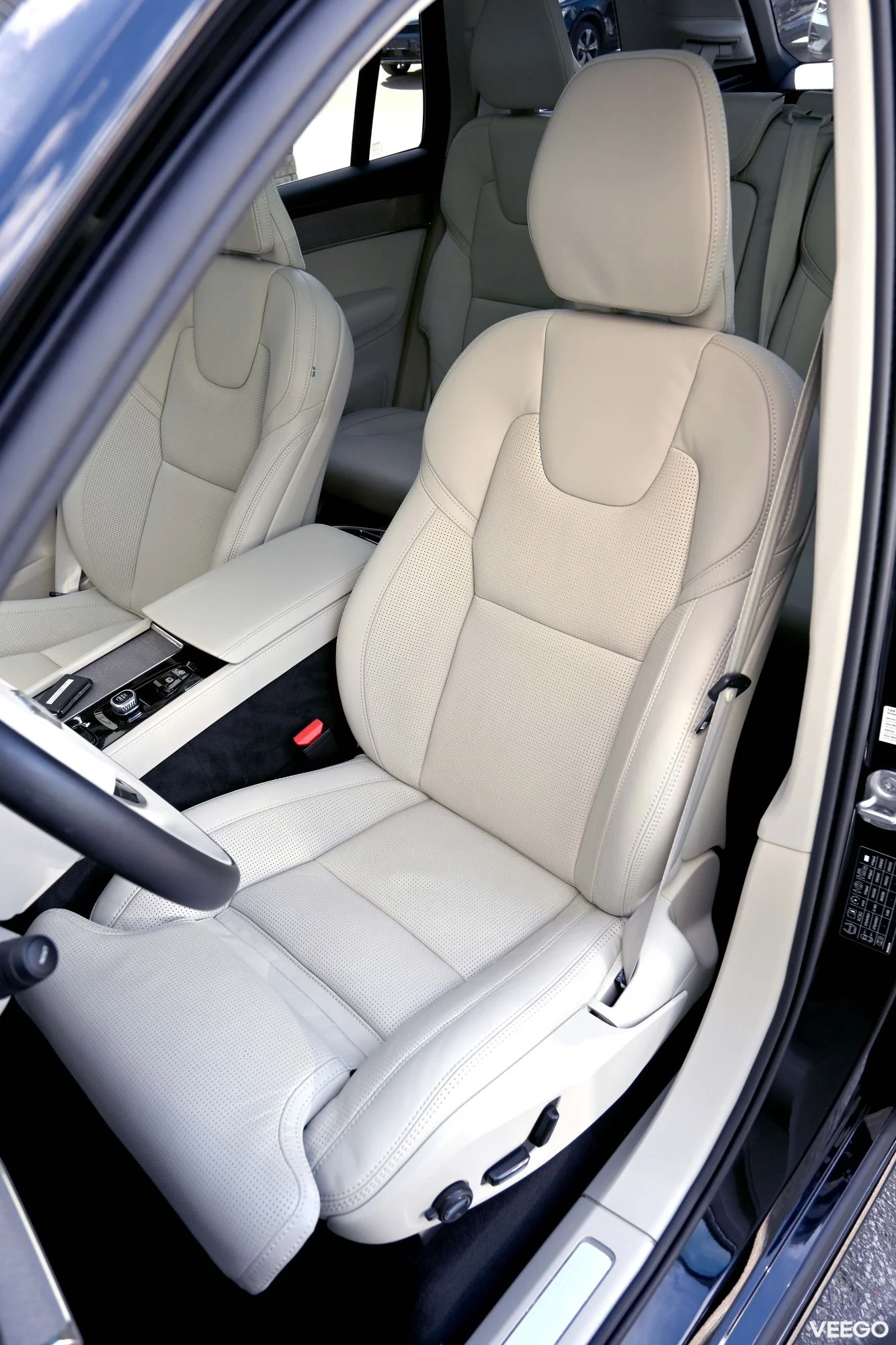 Volvo XC90 AWD 4C B&W LUXURY BRIGHT 7 XENIUM INTELLI SAFE PRO MY26 2 335kW