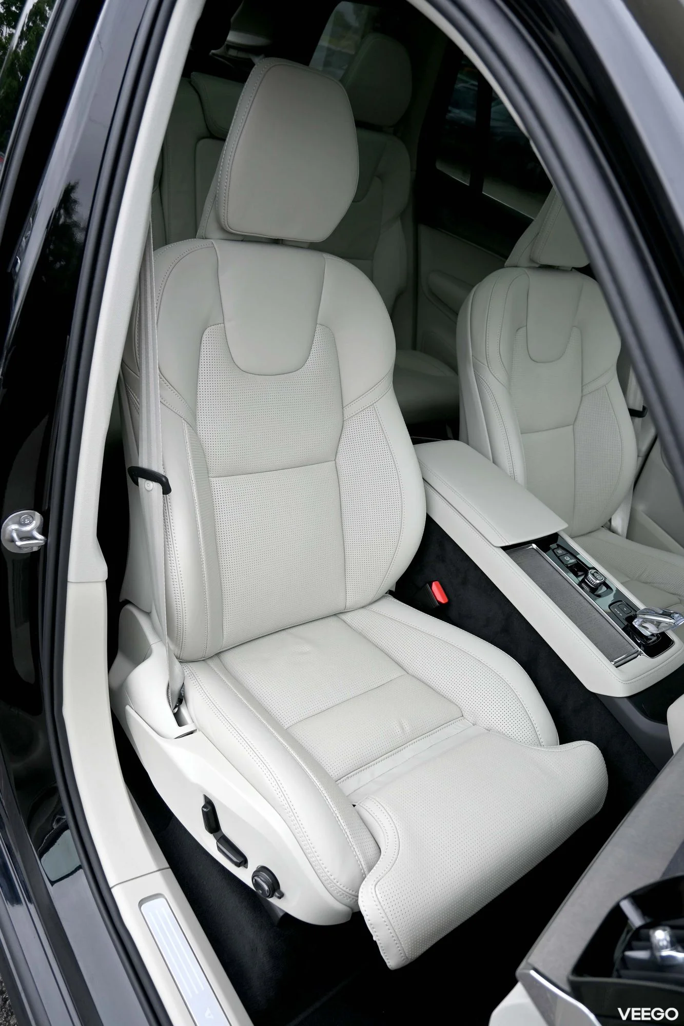Volvo XC90 AWD 4C B&W LUXURY BRIGHT 7 XENIUM INTELLI SAFE PRO MY26 2 335kW