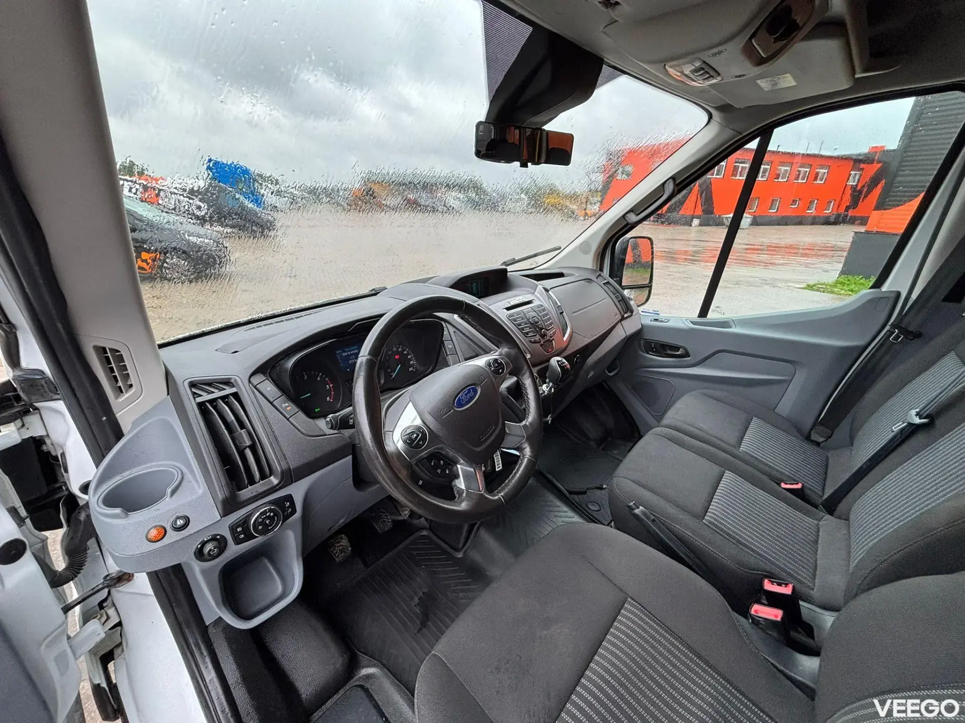 Ford Transit 17 +1 seats / DRIVER AC 114kW