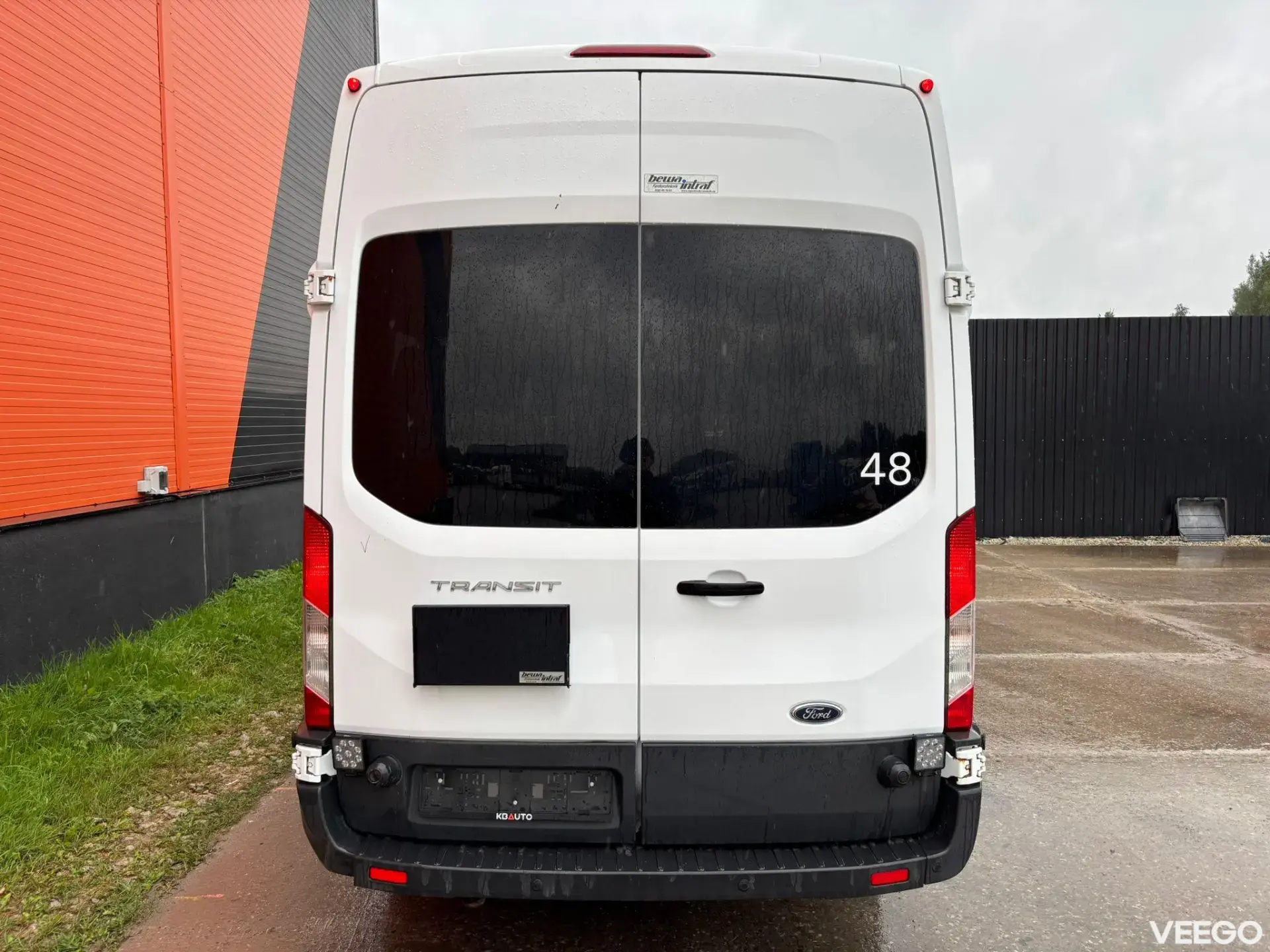 Ford Transit 17 +1 seats / DRIVER AC 114kW