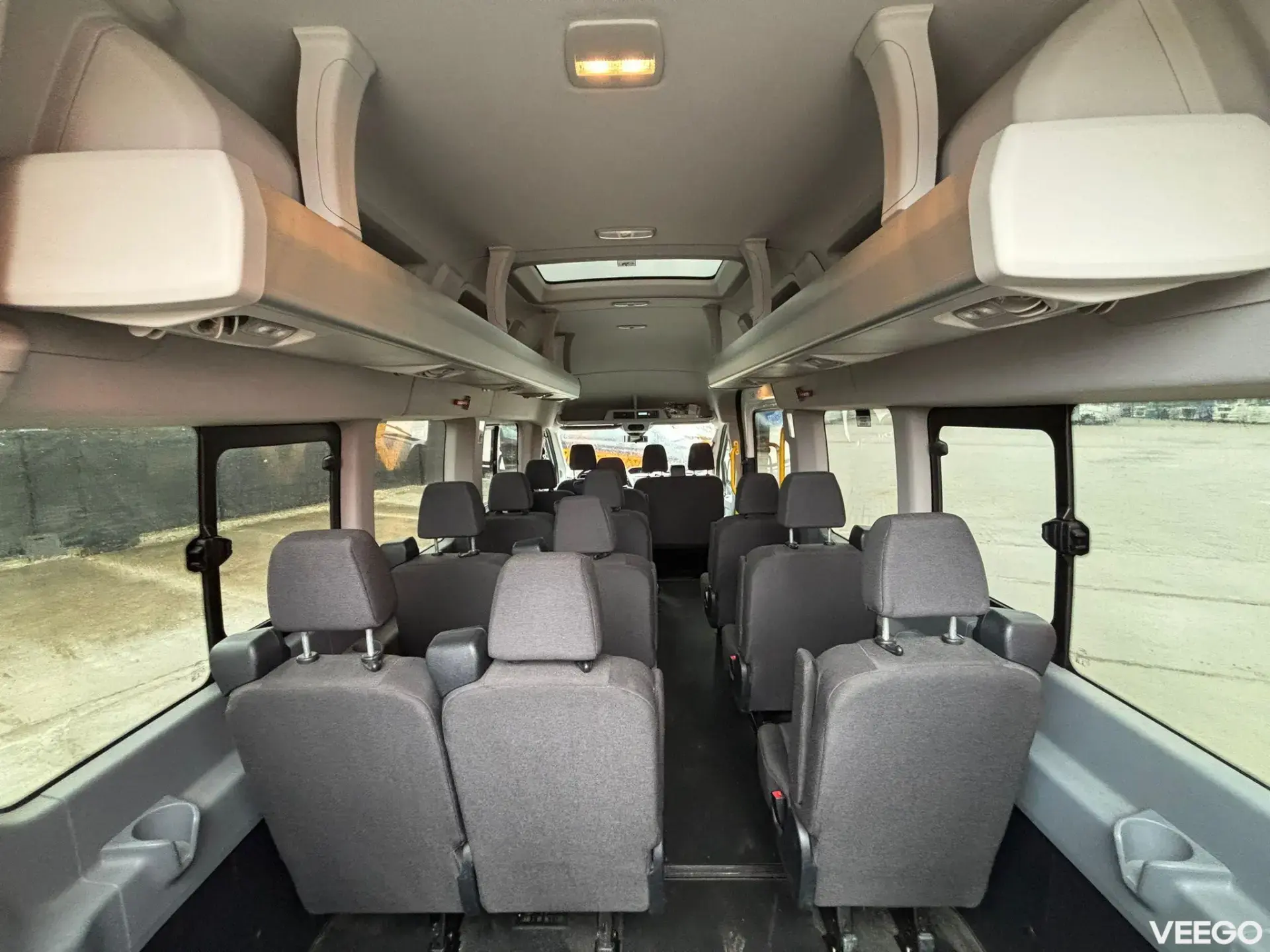 Ford Transit 17 +1 seats / DRIVER AC 114kW