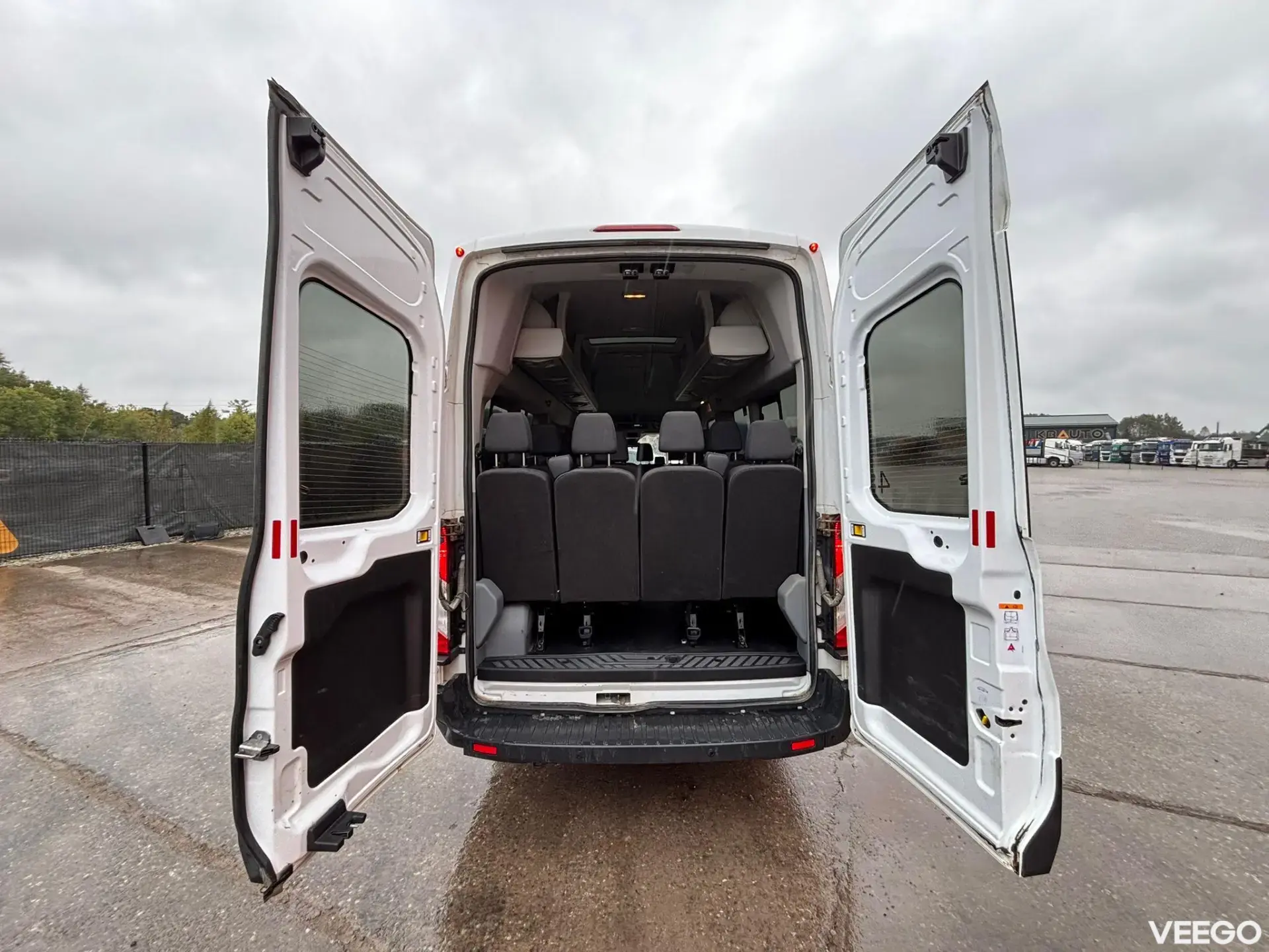 Ford Transit 17 +1 seats / DRIVER AC 114kW