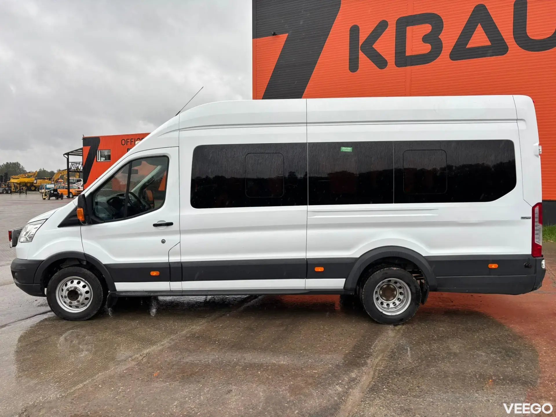 Ford Transit 17 +1 seats / DRIVER AC 114kW