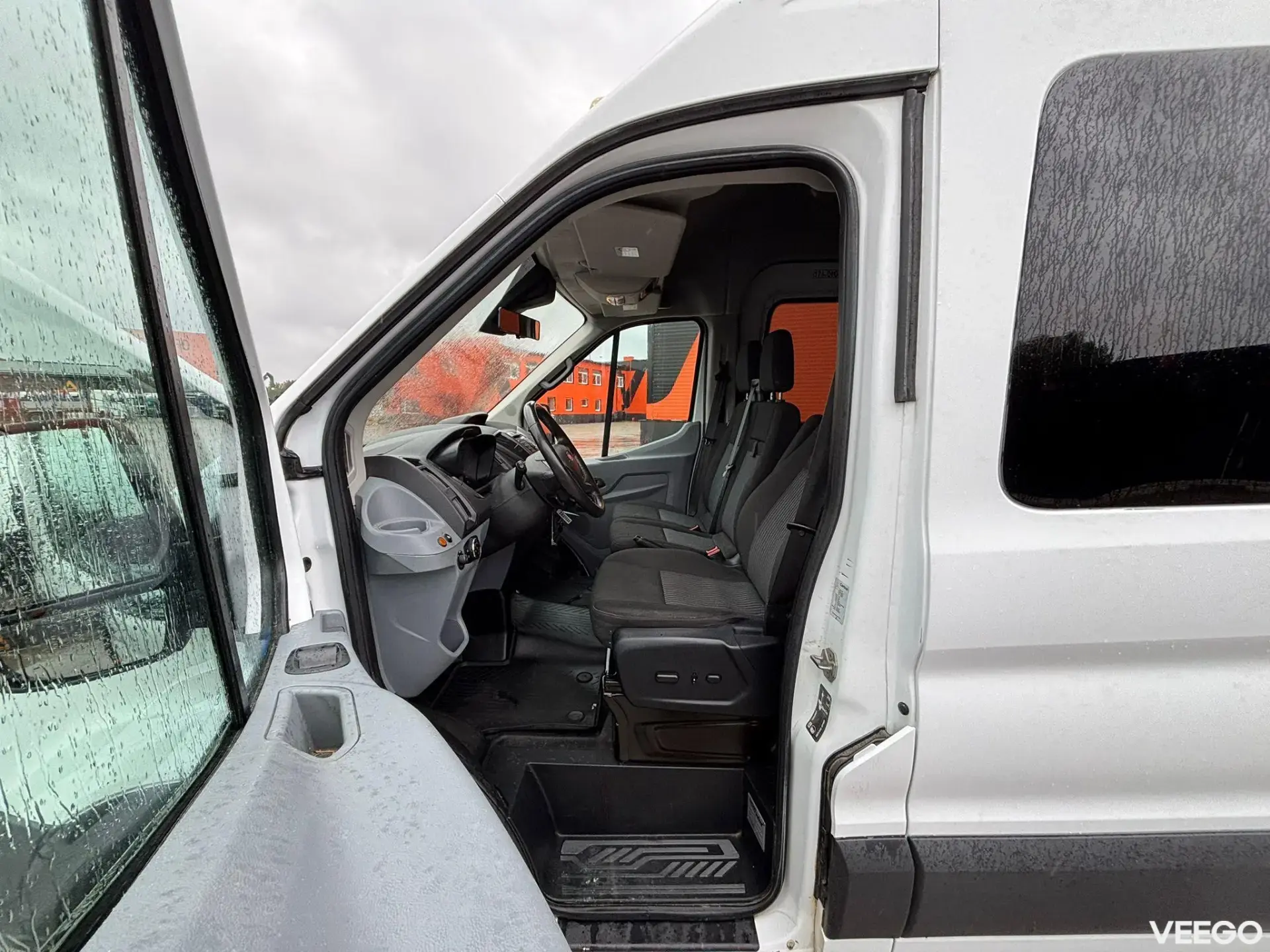 Ford Transit 17 +1 seats / DRIVER AC 114kW