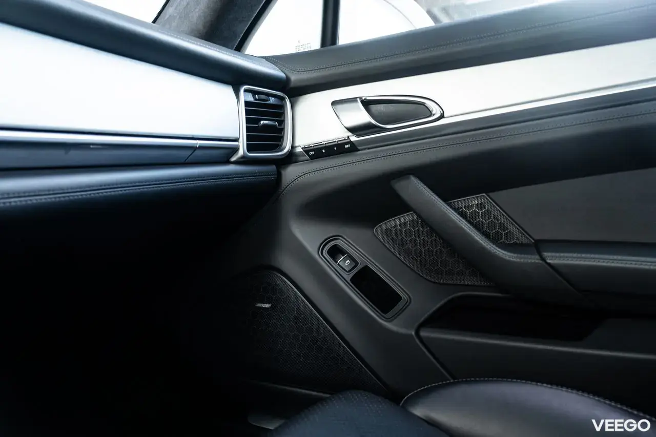 Porsche Panamera Turbo 4.8 368kW