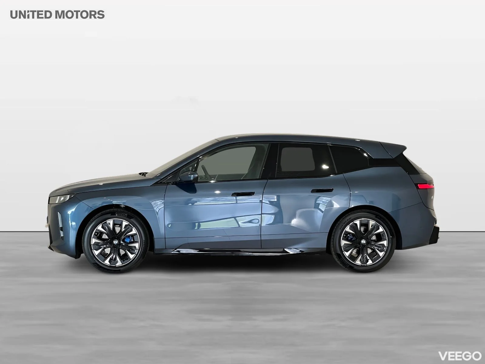 BMW iX xDrive 60, M-Sport, Panorama, HK, Adpt Fart, Drag 400kW