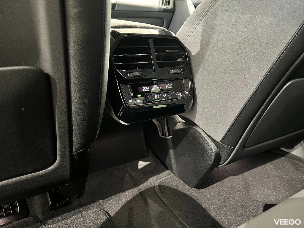 BMW iX xDrive 60, M-Sport, Panorama, HK, Adpt Fart, Drag 400kW