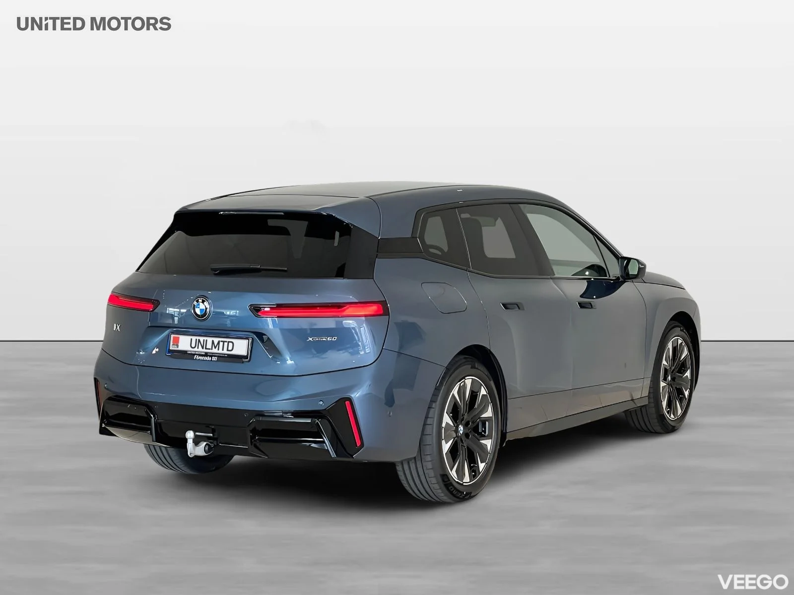 BMW iX xDrive 60, M-Sport, Panorama, HK, Adpt Fart, Drag 400kW
