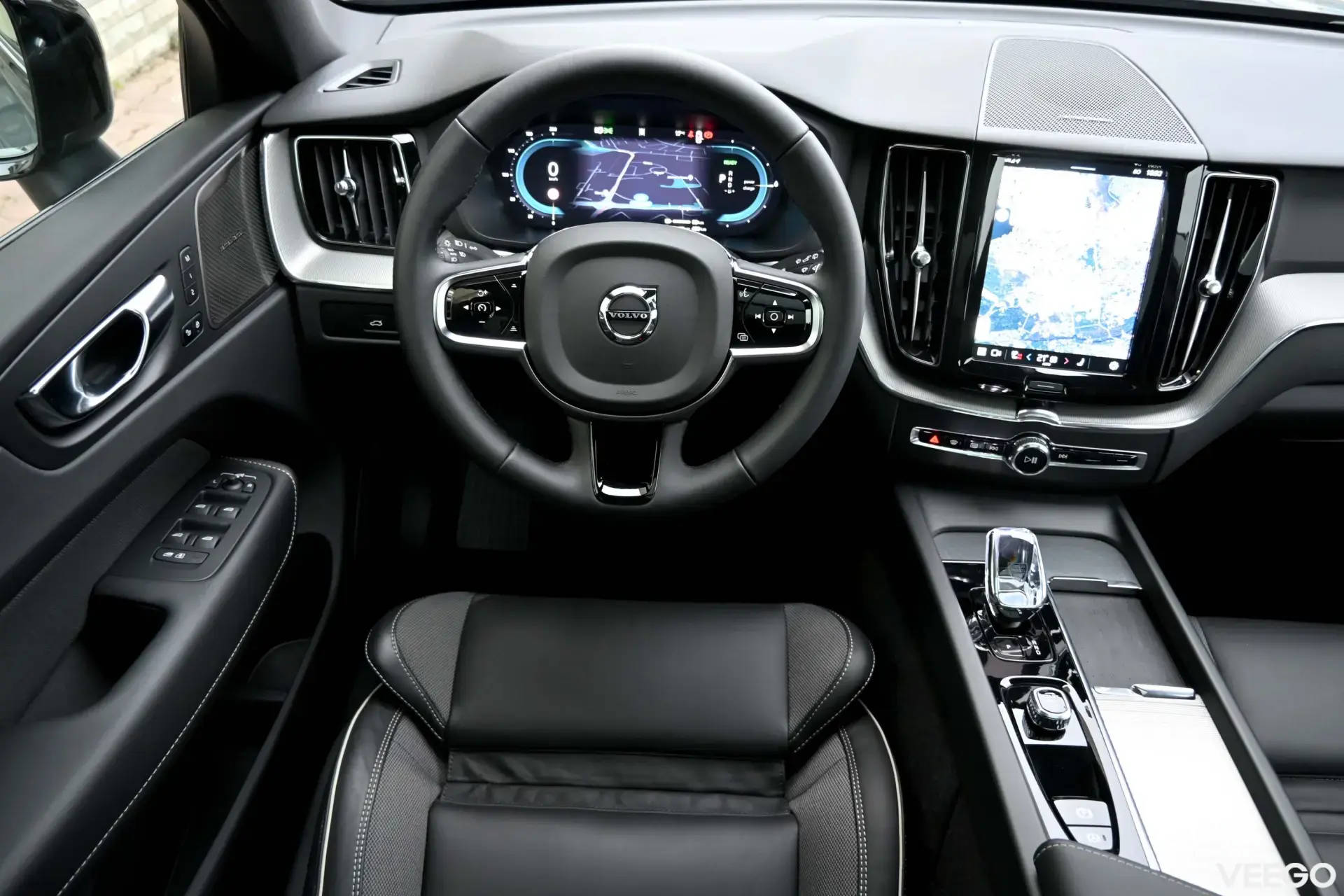 Volvo XC60 AWD ULTRA DARK H&K XENIUM INTELLI PRO 2 293kW