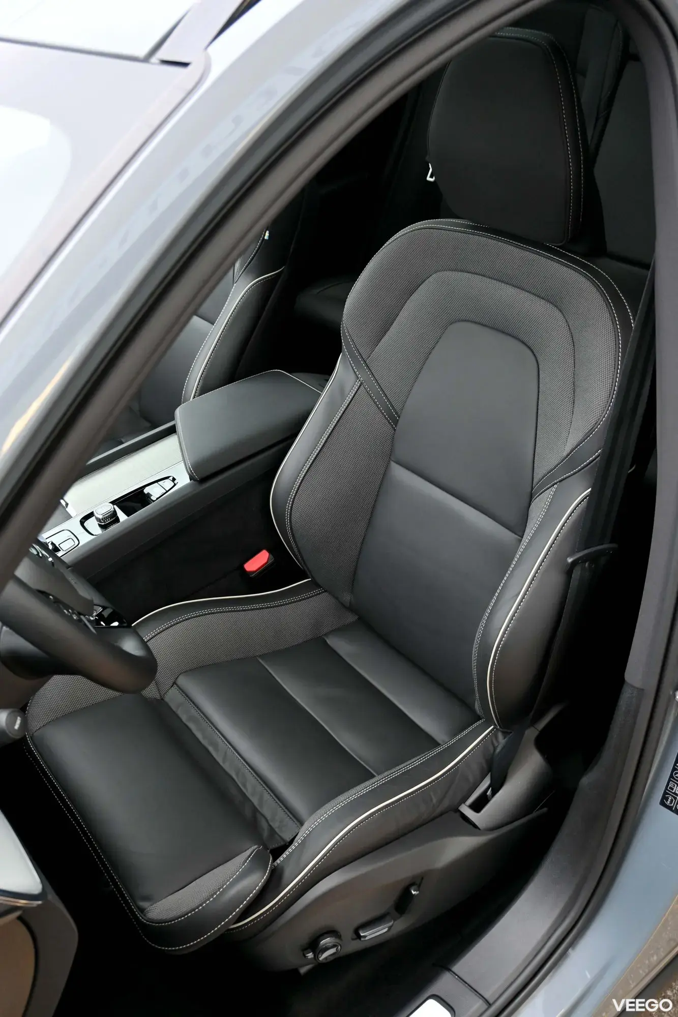Volvo XC60 AWD ULTRA DARK H&K XENIUM INTELLI PRO 2 293kW