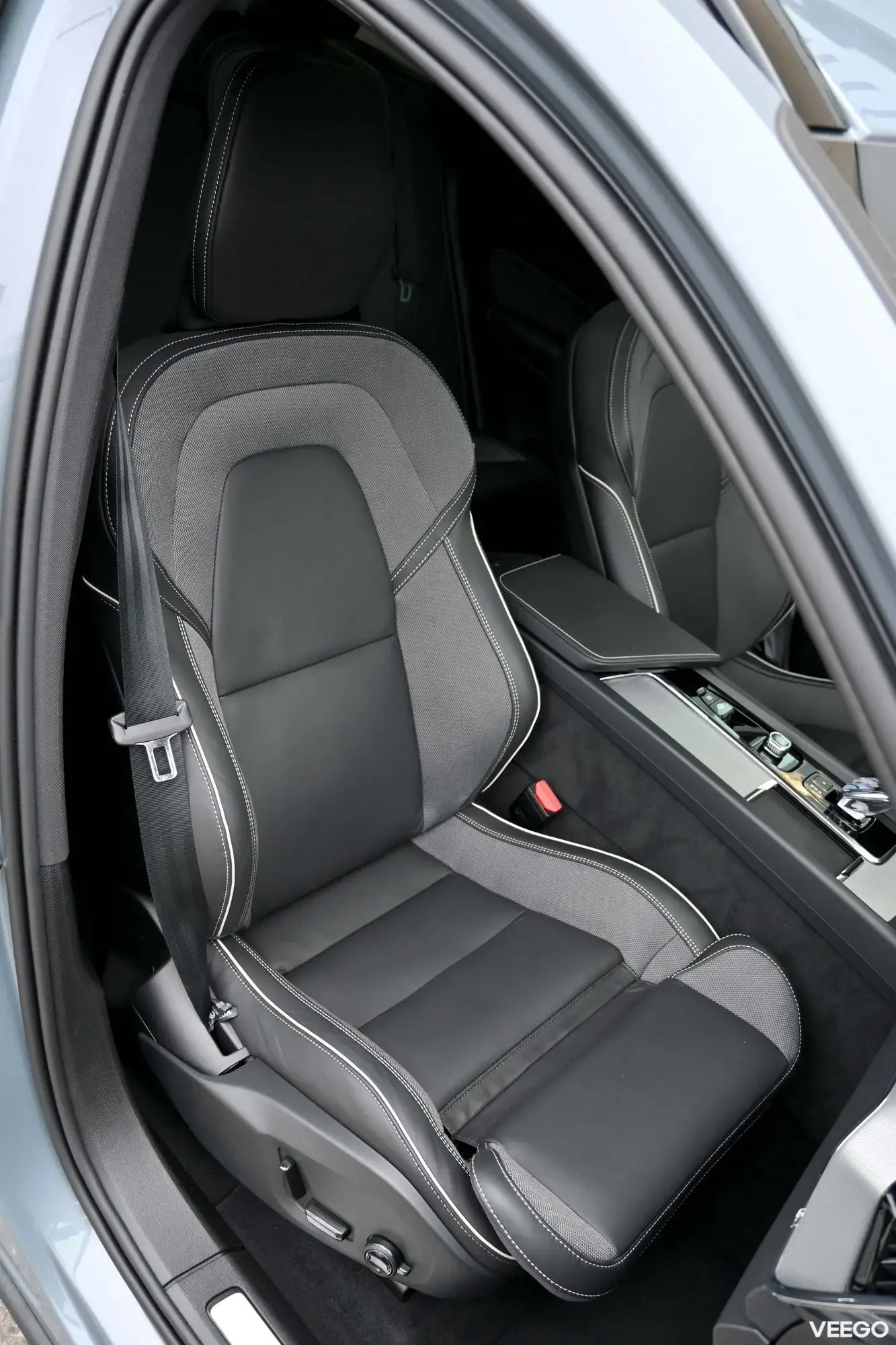 Volvo XC60 AWD ULTRA DARK H&K XENIUM INTELLI PRO 2 293kW