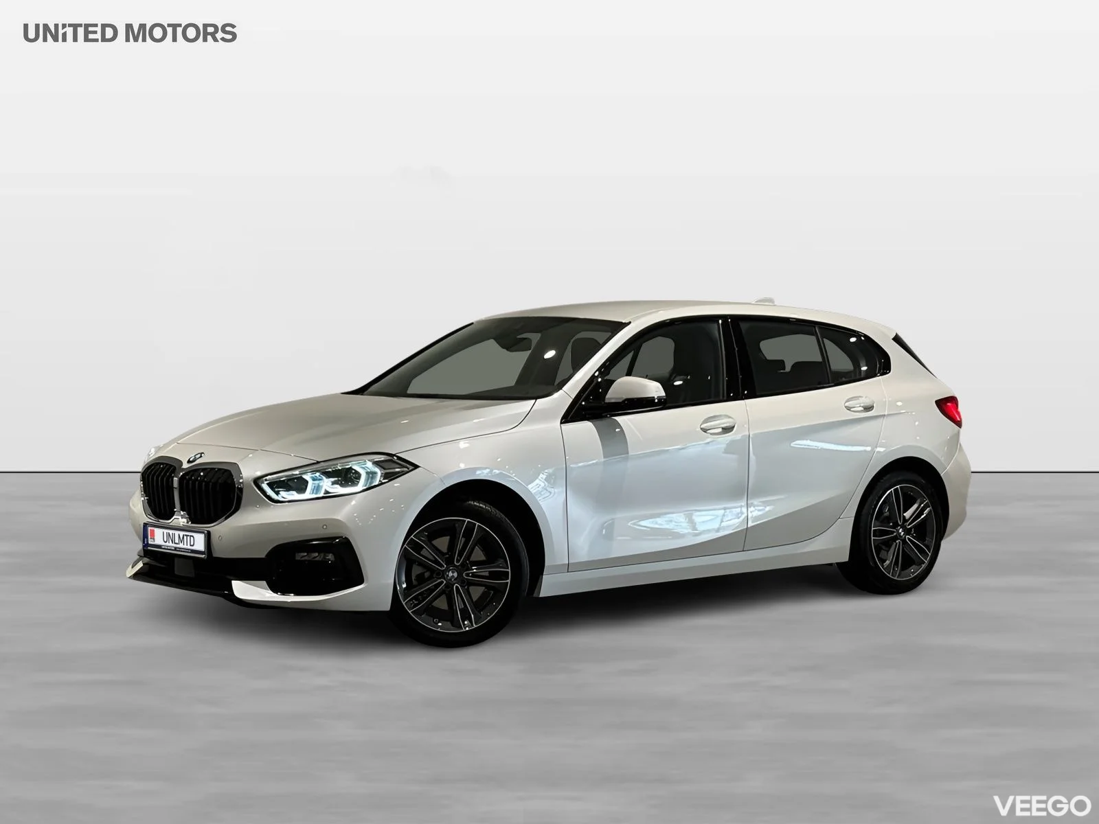BMW 118 i  Sport Line PDC Farthållare 17" Sportstolar LED 0kW