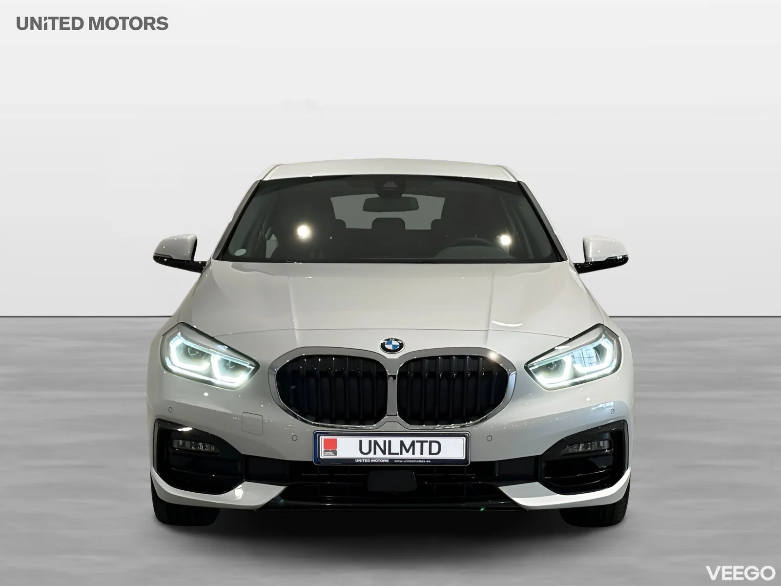 BMW 118 i  Sport Line PDC Farthållare 17" Sportstolar LED 0kW