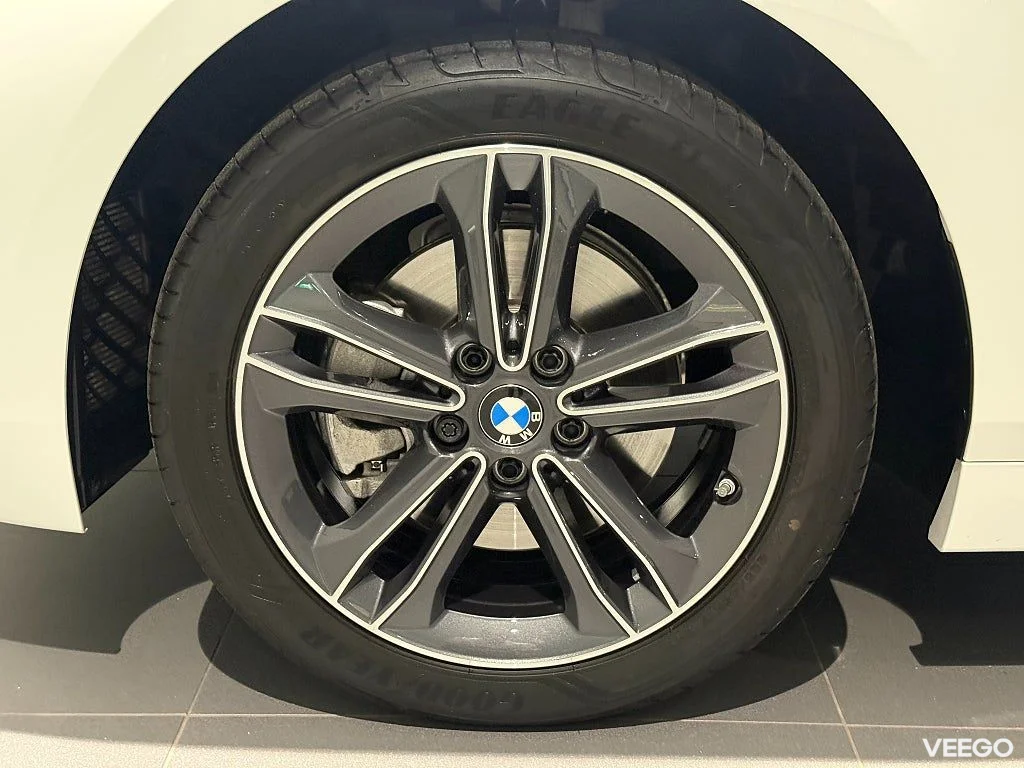 BMW 118 i  Sport Line PDC Farthållare 17" Sportstolar LED 0kW