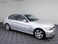 BMW 320 2.0 121kW thumbnail
