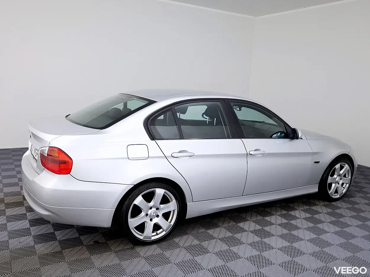 BMW 320 2.0 121kW