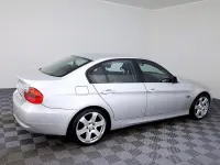 BMW 320 2.0 121kW thumbnail