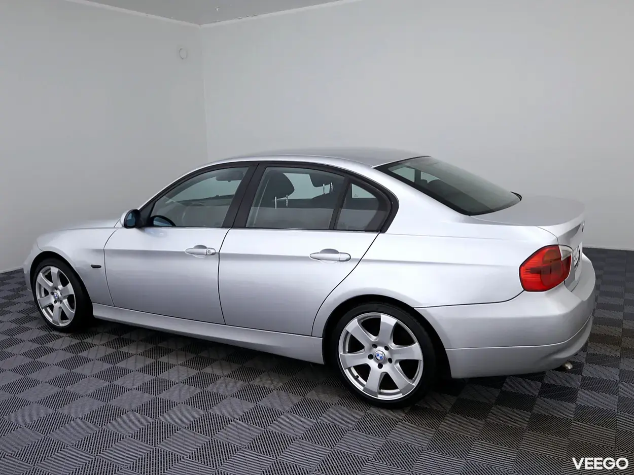 BMW 320 2.0 121kW