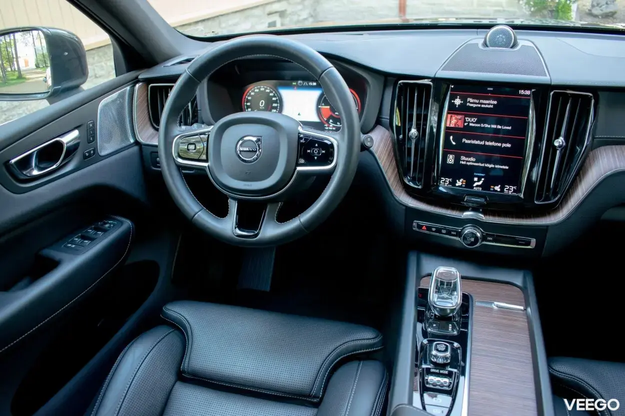 Volvo XC60 T8 Intelli PRO Xenium Wntr FULL 2 288kW