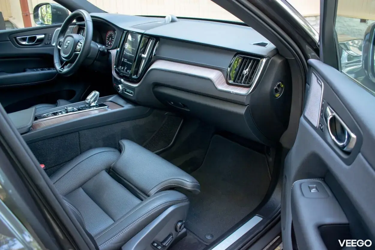 Volvo XC60 T8 Intelli PRO Xenium Wntr FULL 2 288kW