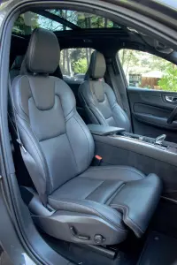 Volvo XC60 T8 Intelli PRO Xenium Wntr FULL 2 288kW thumbnail