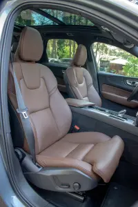 Volvo XC60 PHEV Intelli PRO Xenium Wntr 2 251kW thumbnail
