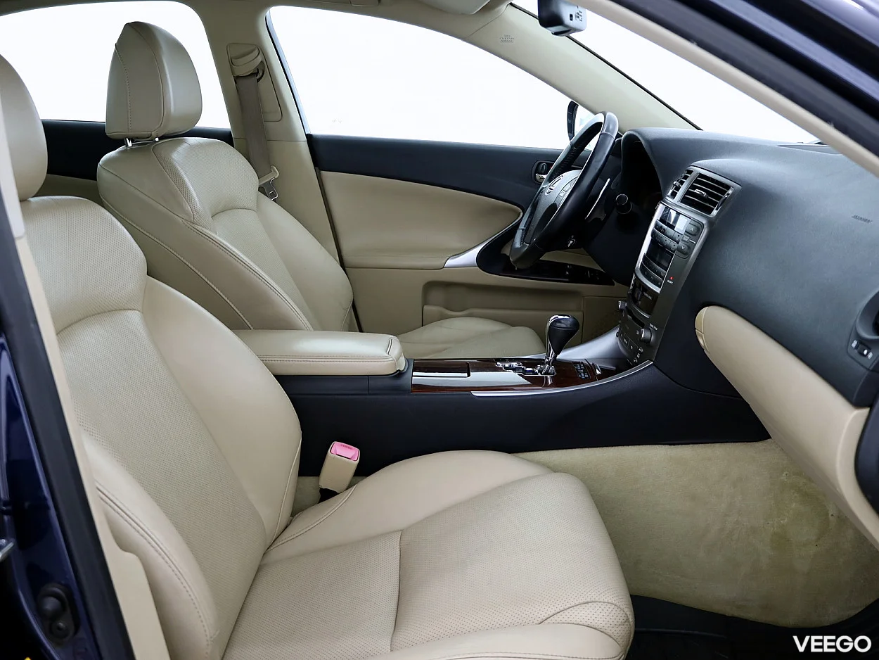 Lexus IS 250 2.5 154kW