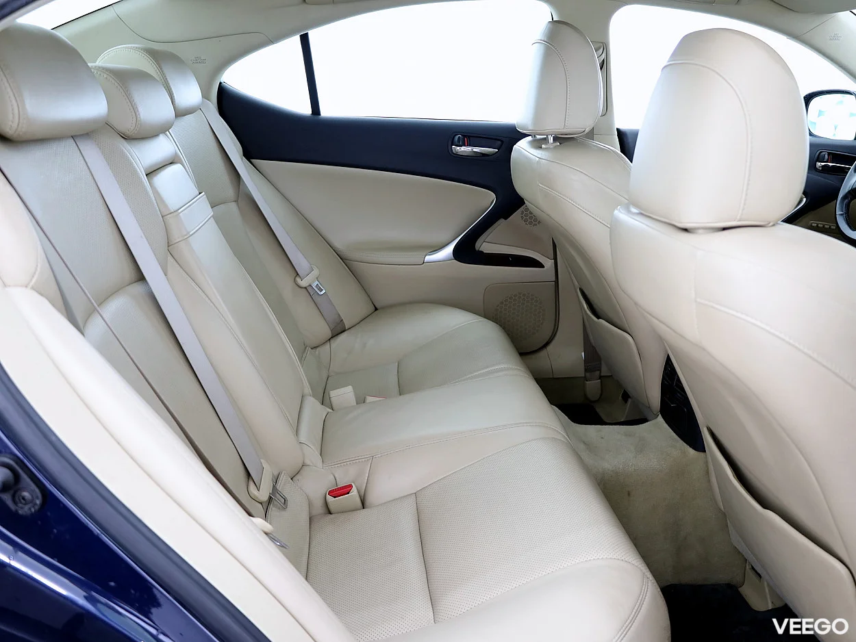 Lexus IS 250 2.5 154kW