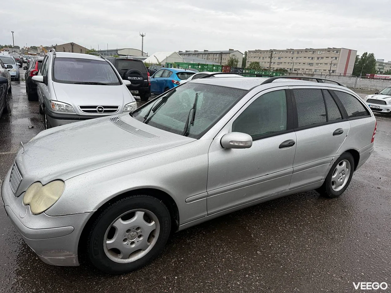 Mercedes-Benz C180 1.8 105kW